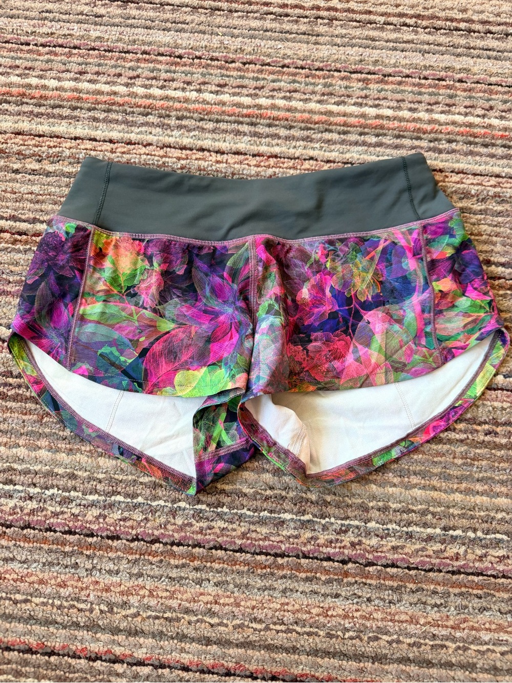 Lululemon Speed Shorts Size 2 | Floral Print | Hidden Pocket
